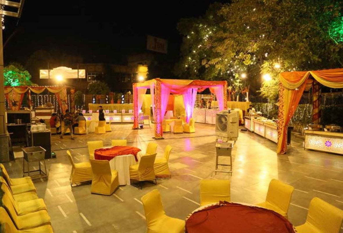 Seating Area of Crystal Banquet