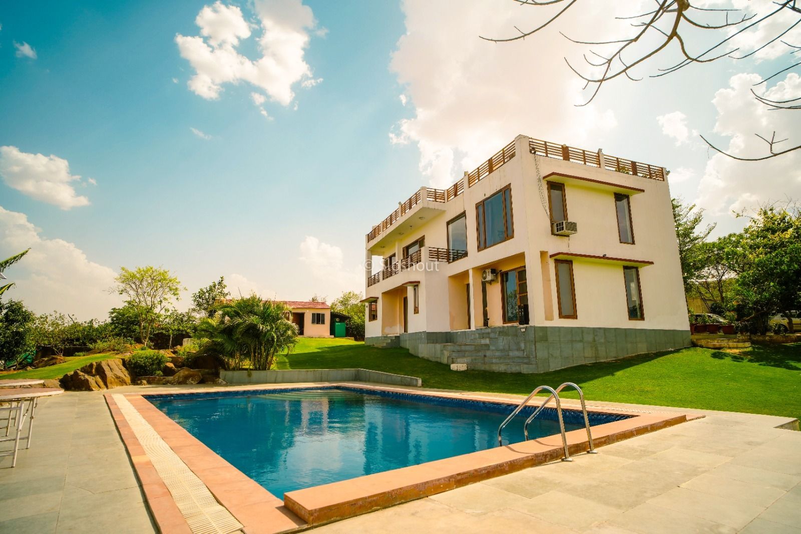 Why Gurgaon is the Ideal Location for Your Dream Farmhouse