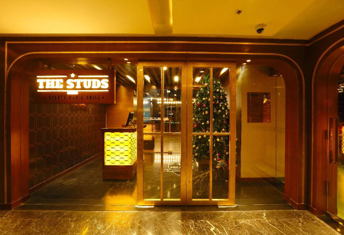 the studs sports bar and grill a perfect corporate party place