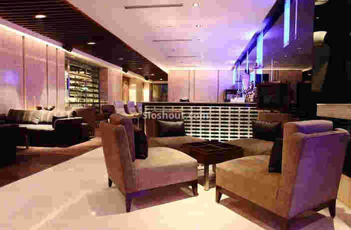 Interior of 24 7 bar- the lalit new delhi Barakhamba Road