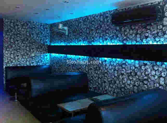 Interior of bottoms up Sector 44Â C