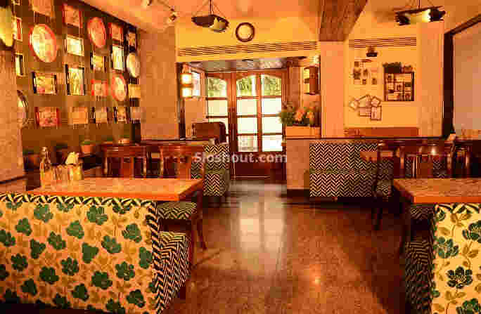 Interior of caf   popo Near Andheri West Station