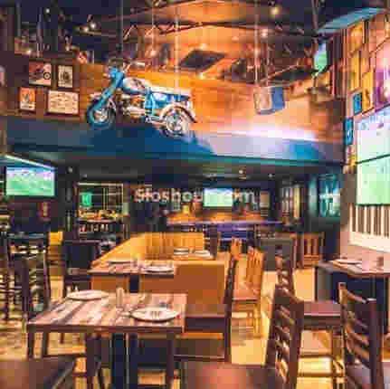 Interior of effingut brewerkz Baner