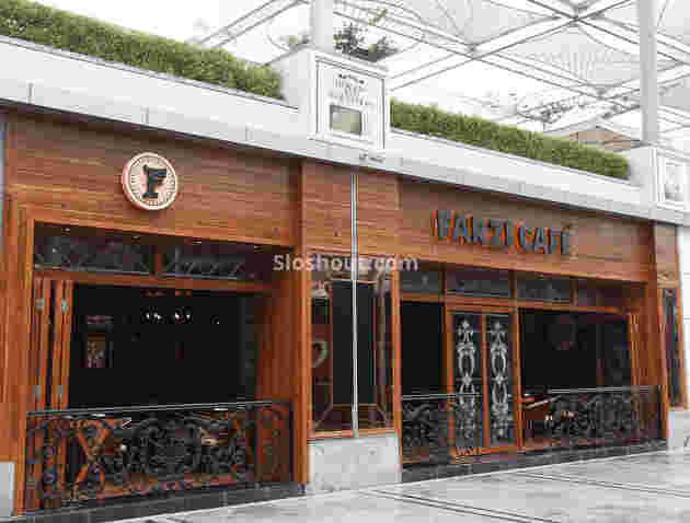 Interior of farzi cafe DLF Cyber City