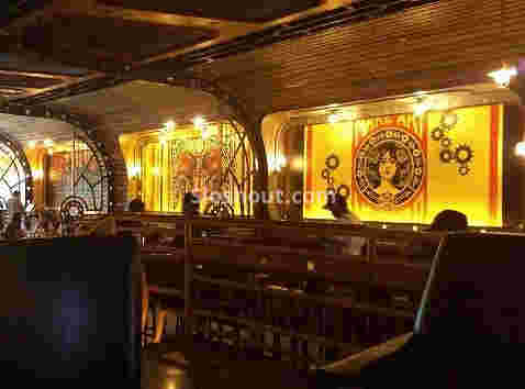 Interior of rustic haus Gomti Nagar