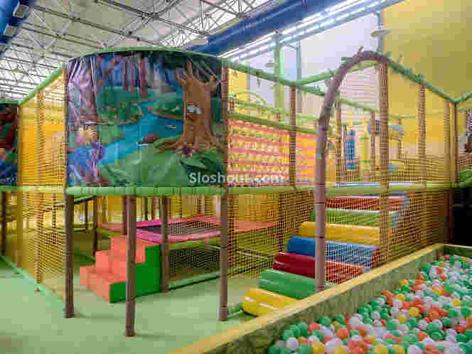 Interior of smaaash Lower Parel