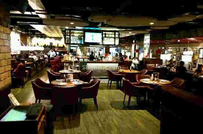 Interior of tgi fridays Elgin
