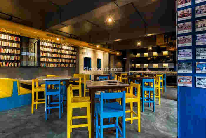 Interior of the bar stock exchange Juhu