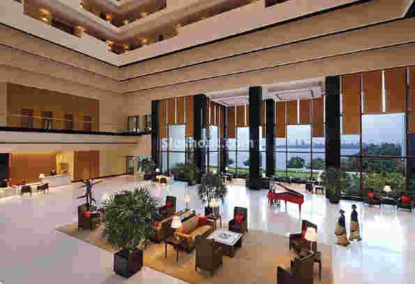 Interior of the champagne lounge - the oberoi mumbai Nariman Point