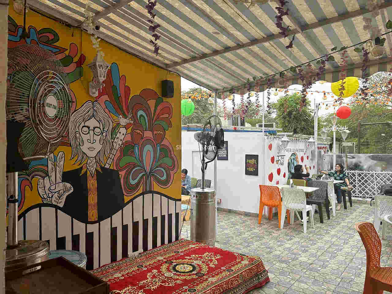 Rooftop Ambience Cosy cafe