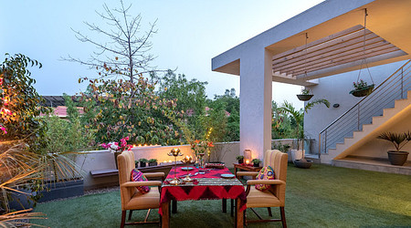 Ambience of Under the Neem
