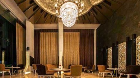 Bar Area at Hotel Park Regent