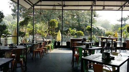Birthday party at the bar stock exchange Kurla