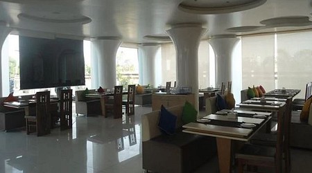 crystal hut q bar andrestaurant a perfect corporate party place