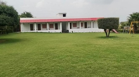 exclusive party packages of Farmhouse7515
