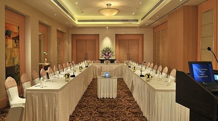 Regal Conference Hall - Park Plaza | Corporate Meeting Halls in Sector 21, Faridabad