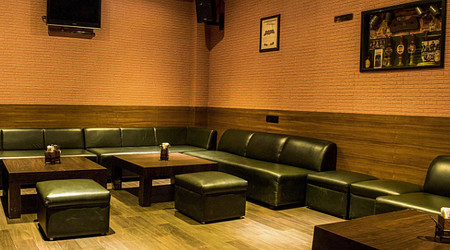 g77 - club   kitchen a perfect corporate party place