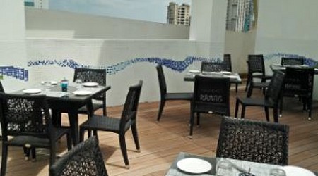 liqua - rooftop poolside bar a perfect corporate party place