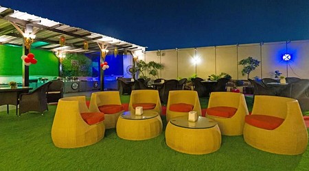 Outdoor Sitting Arrangement at Drink N Dine