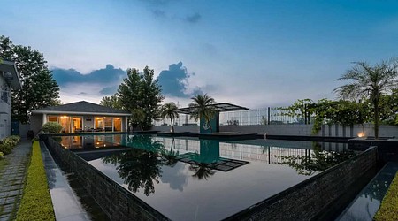 Outdoor Sitting Arrangement at Farmhouse 0090