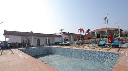 Outdoor Sitting Arrangement at Farmhouse 5454