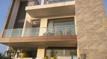 Outdoor Sitting Arrangement at House 6783