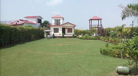 Outdoor Sitting Arrangement at Spring Farms