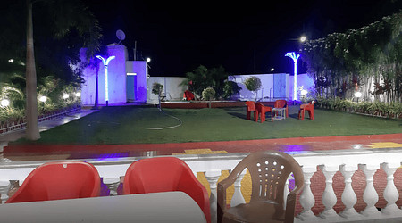 Parties Pictures of Farmhouse 4551