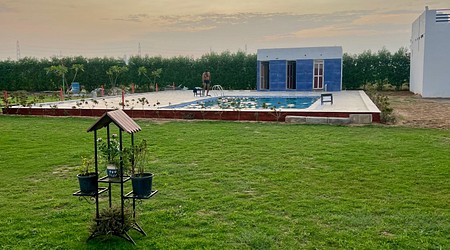 Rooftop Ambience Farmhouse 2212