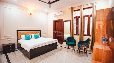 Rooftop Ambience Farmhouse 303