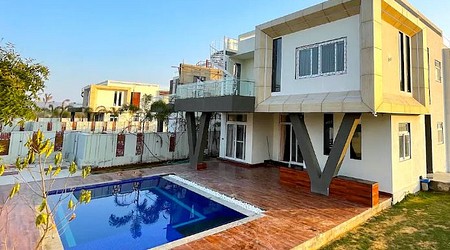 Rooftop Ambience Farmhouse 7854