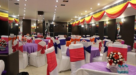 Rooftop Ambience Haris Court Inn