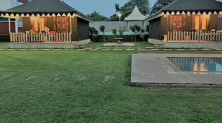 Seating Area of Farmhouse 7532