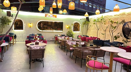 Seating Area of Noiz Ansal Plaza