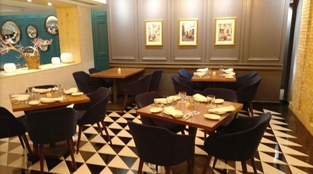 Seating Area of Silver Oak Lawn