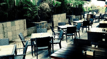 sidewalk bar and kitchen a perfect corporate party place