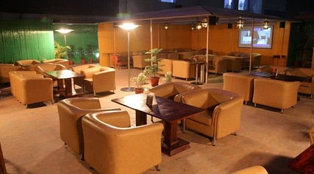 terrace party at 7 barrel brew pub
