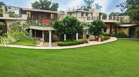 Farmhouse 4334 CH | Farmhouse in Zirakpur, Chandigarh