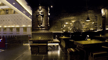 wat bar - sterlings mac hotel a perfect corporate party place