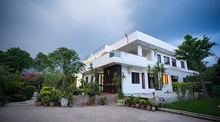 Green Leaf Resort Sector 77