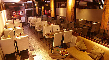 Booze on Moods - The Bistro Bar | Restaurant in Lower Parel, Mumbai