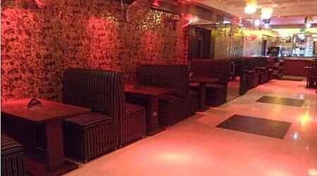 Gold Resto Bar | Restaurant in Paharganj, Delhi