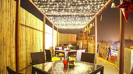 The Gol Chakkar Cafe | Restaurants in Kalkaji, Delhi