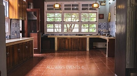 Farmhouse 1328 MU Andheri West