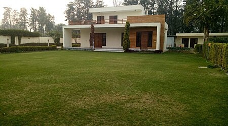 Farmhouse 8113 CH | Farmhouse in Zirakpur, Chandigarh