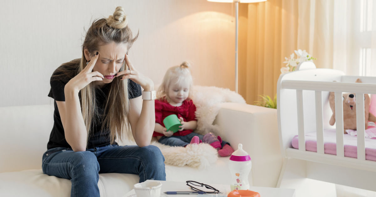 Überforderte Mutter im Stress