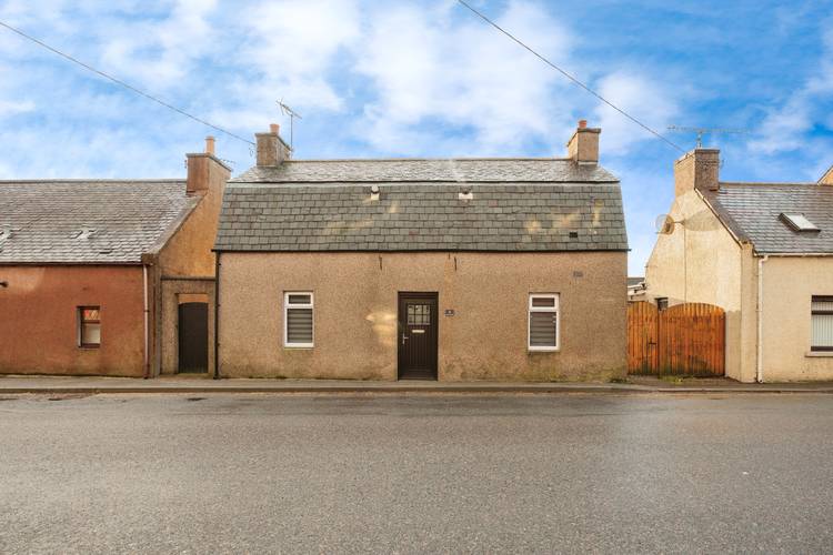 2 bedroom detached house
