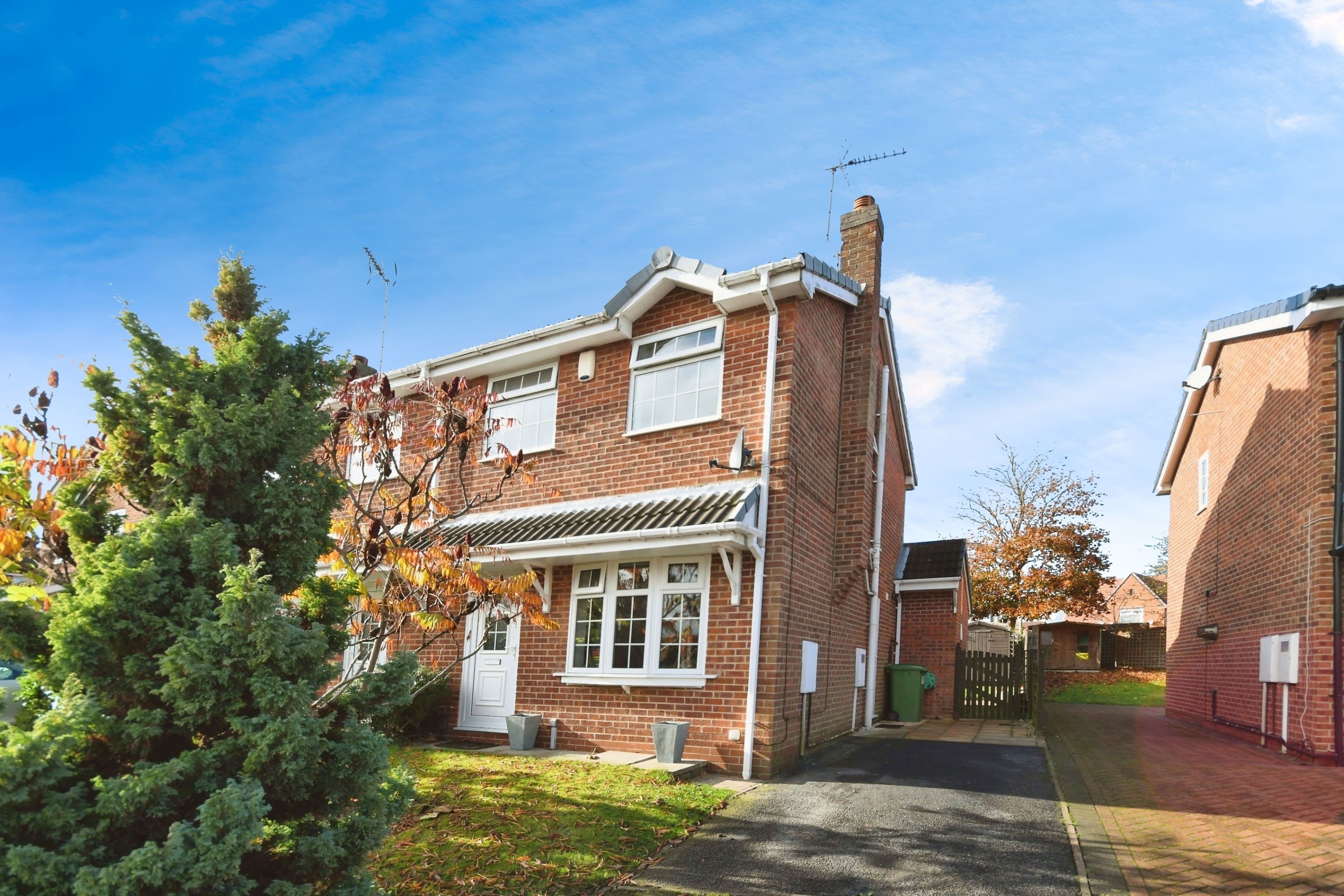 3 bedroom semi-detached house for sale in Goldfinch Close