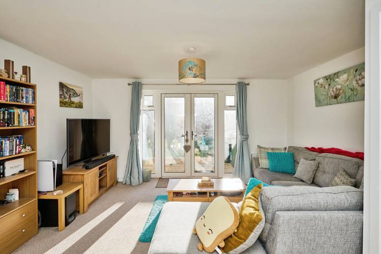 3 bedroom end of terrace house