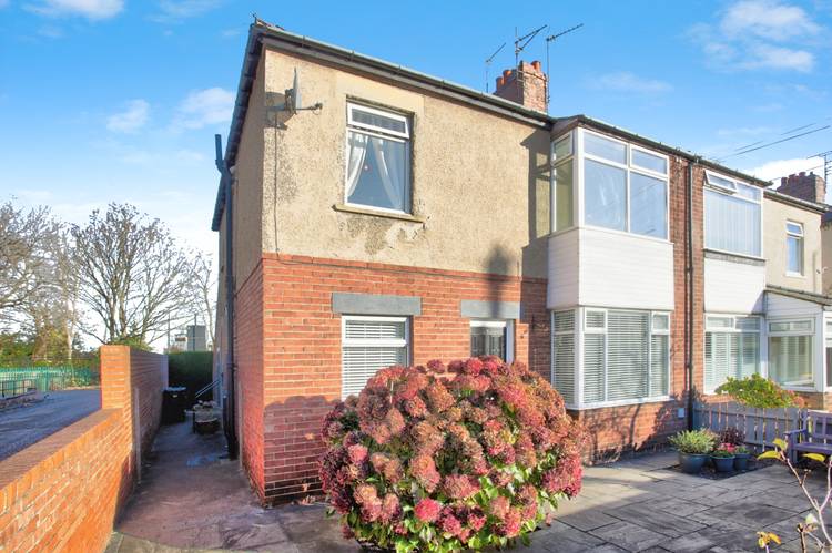 2 bedroom maisonette